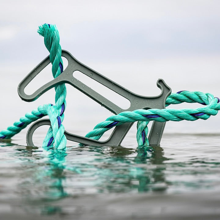 WETSUIT HANGER - 100% recycled fishing gear