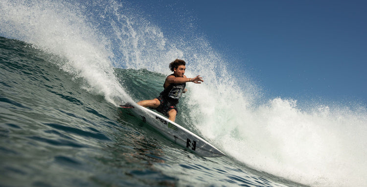 THE SURFER'S JOURNAL 32.6