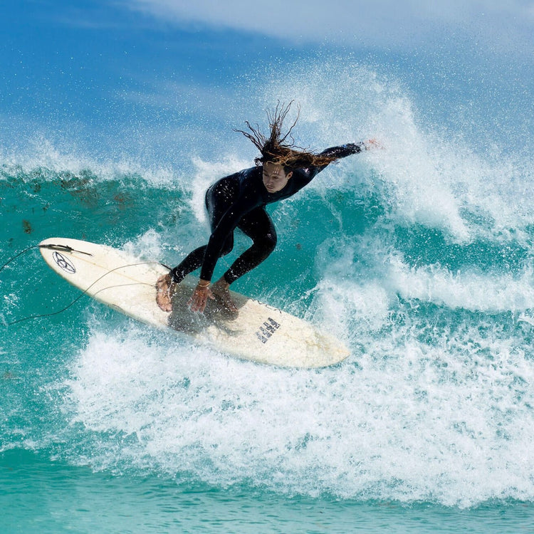 THE SURFER'S JOURNAL 33.2