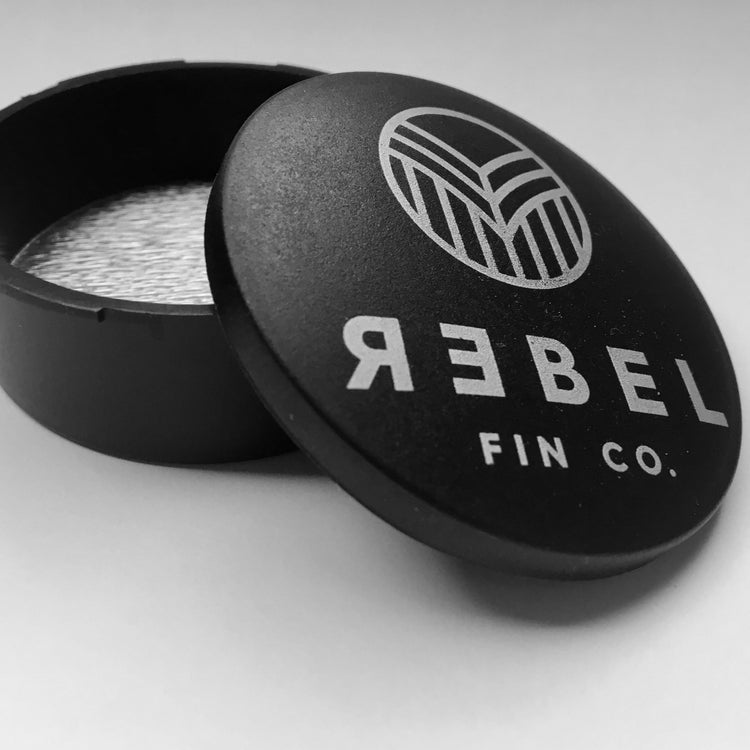 Taschenaschenbecher aus Post-Consumer Kunststoff - REBEL FIN CO.