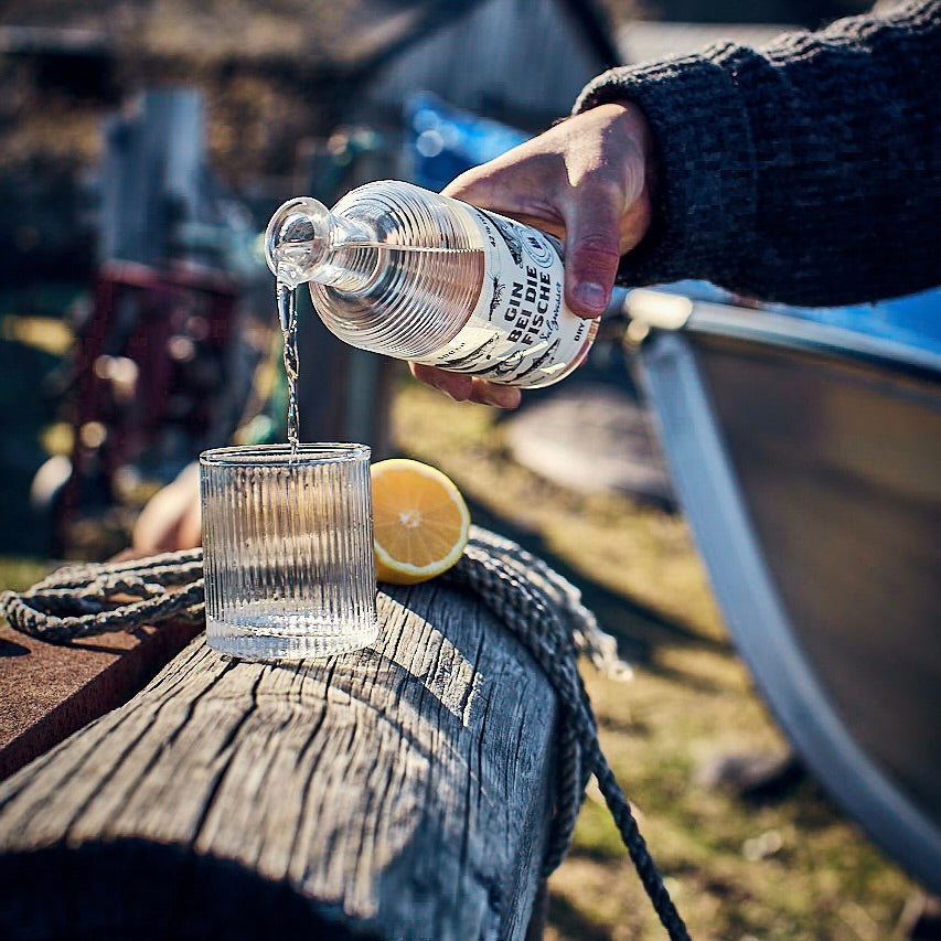GIN BEI DIE FISCHE - Salzwasser - REBEL FIN CO.