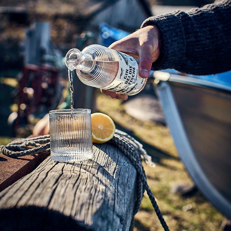 GIN BEI DIE FISCHE - Salzwasser - REBEL FIN CO.