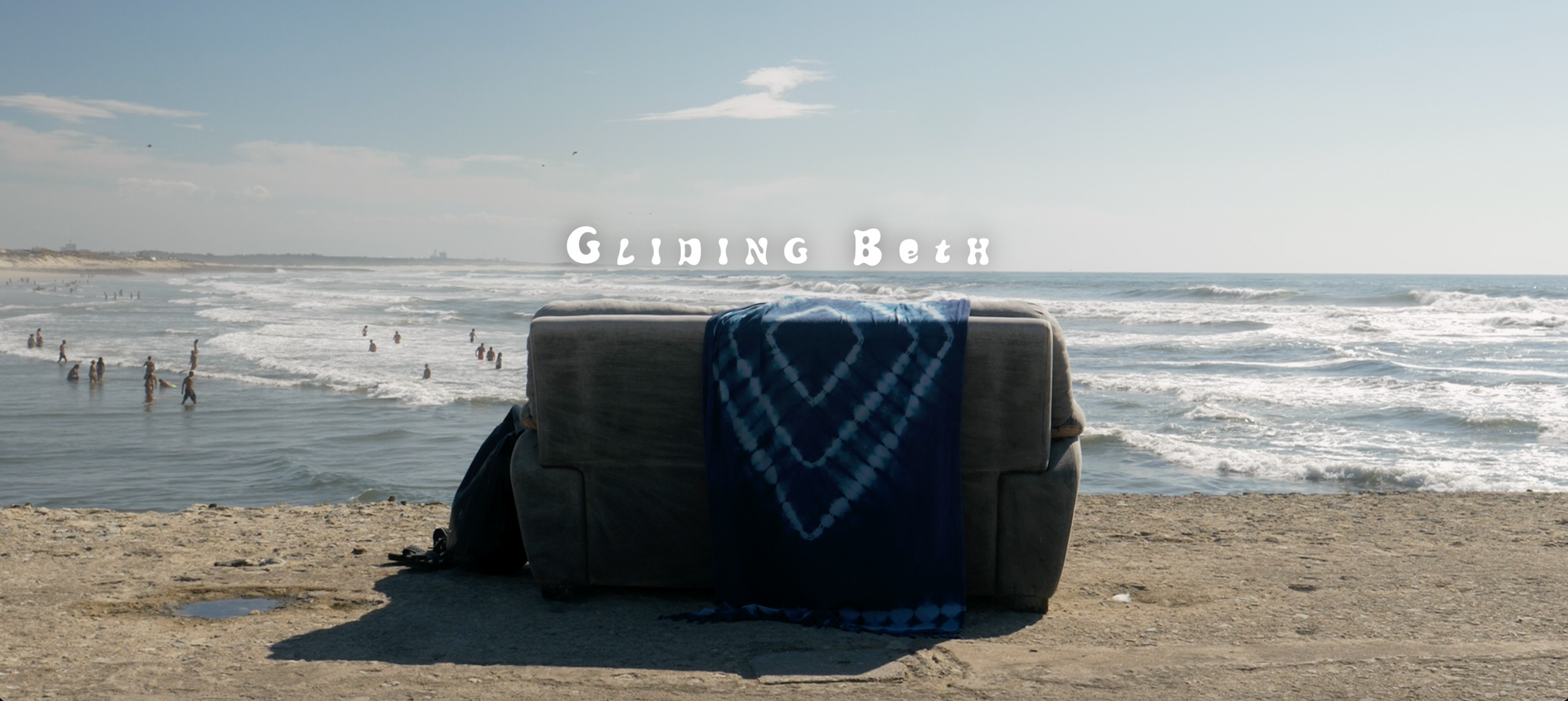 Video laden: Gliding Beth’ an ode to a week of searching for waves and simply just cruising along the coast of Portugal, to get to Gliding Barnicles festival.