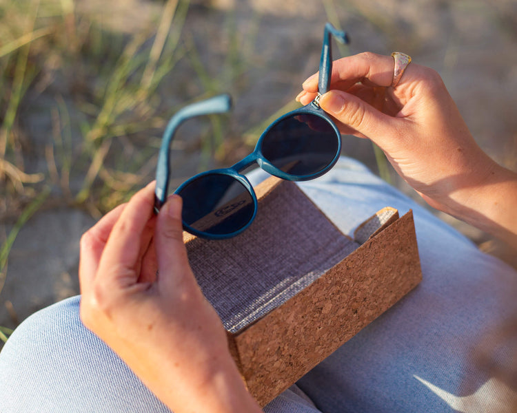 HARLYN NAVY SUNGLASSES - Grey Lens