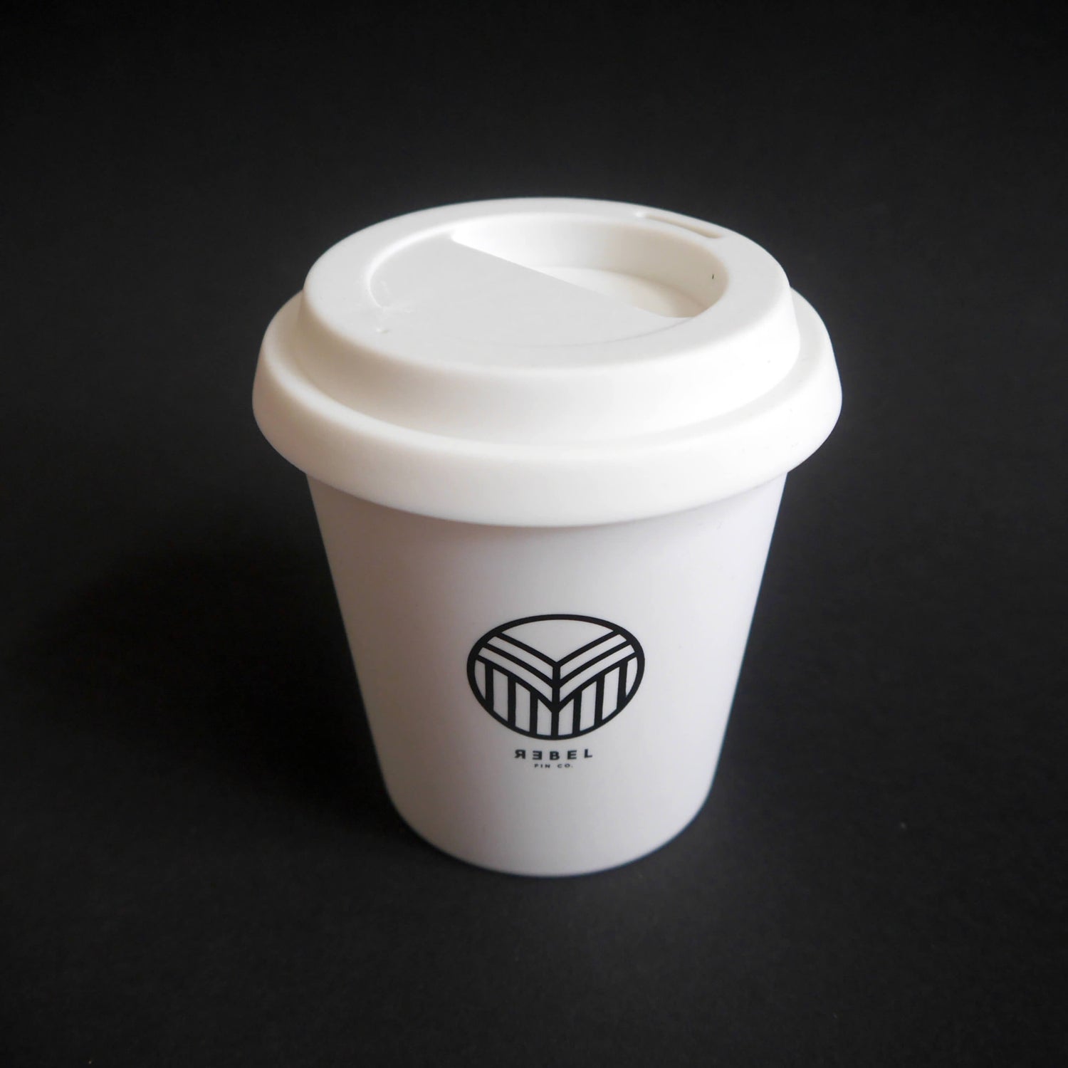Kaffee To Go Becher aus nachwachsenden Rohstoffen - Rebel Fin Co. Edition - REBEL FIN CO.