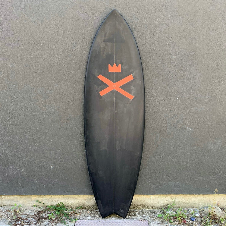 Surfboard 5'10'' LISBON CROOKS X REBEL FIN - REBEL FIN CO.